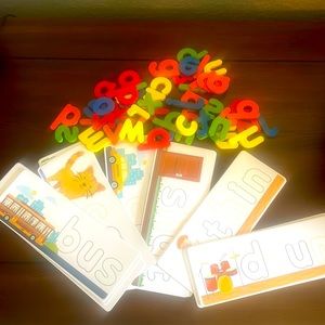 Picture word cards. Wooden letters.